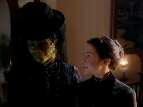 Still of Neve McIntosh and Catrin Stewart in Doctor Who (2005)