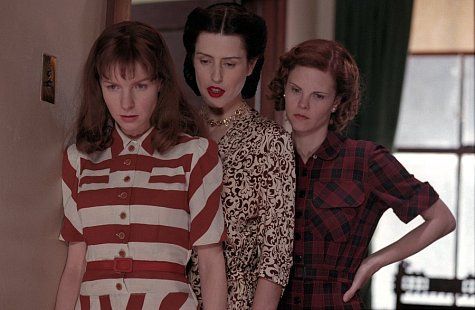 Still of Gina McKee, Jacqueline McKenzie and Kiersten Warren in Divine Secrets of the Ya-Ya Sisterhood (2002)