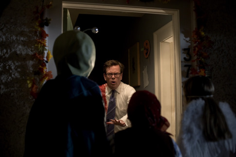 Still of Dylan Baker, Britt McKillip and Isabelle Deluce in Trick 'r Treat (2007)