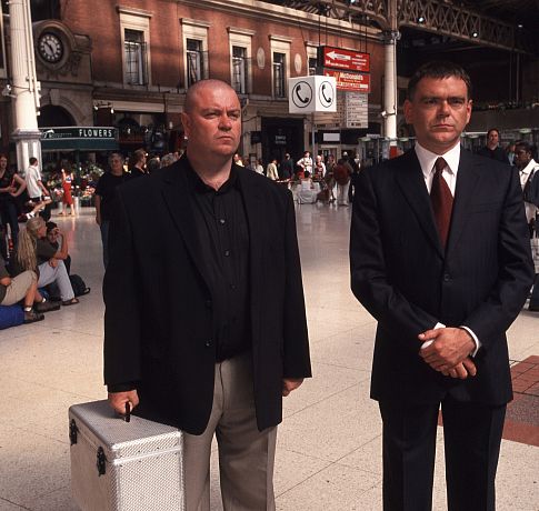 Still of Len Collin and Kevin McNally in High Heels and Low Lifes (2001)