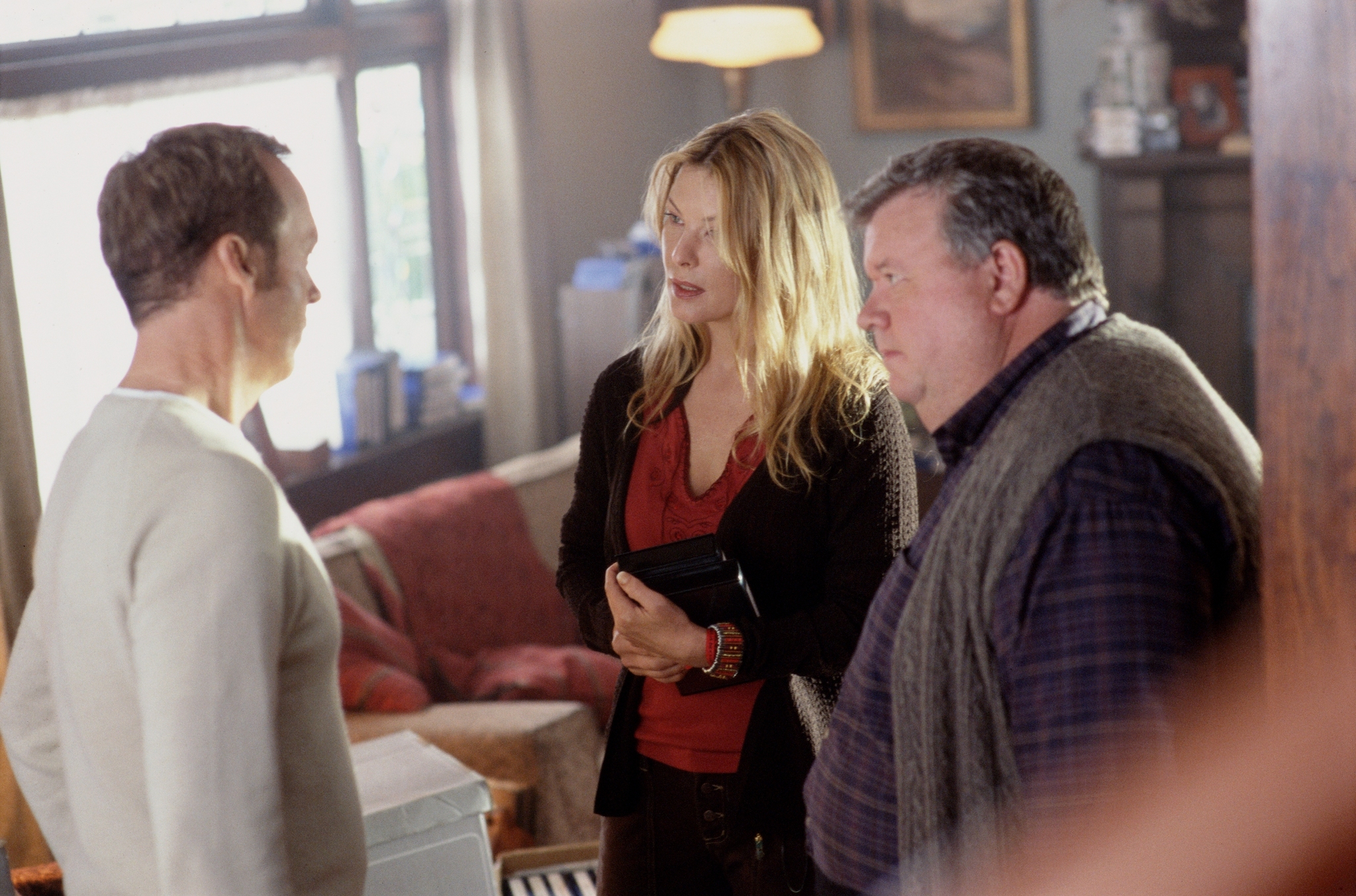 Still of Michael Keaton, Deborah Kara Unger and Ian McNeice in White Noise (2005)