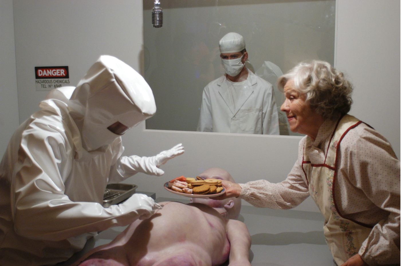 Still of Declan Donnelly, Anthony McPartlin and Madeleine Moffat in Alien Autopsy (2006)