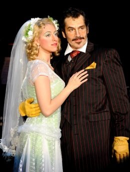 Jeffrey Meek, Amanda Kramer in The Threepenny Opera