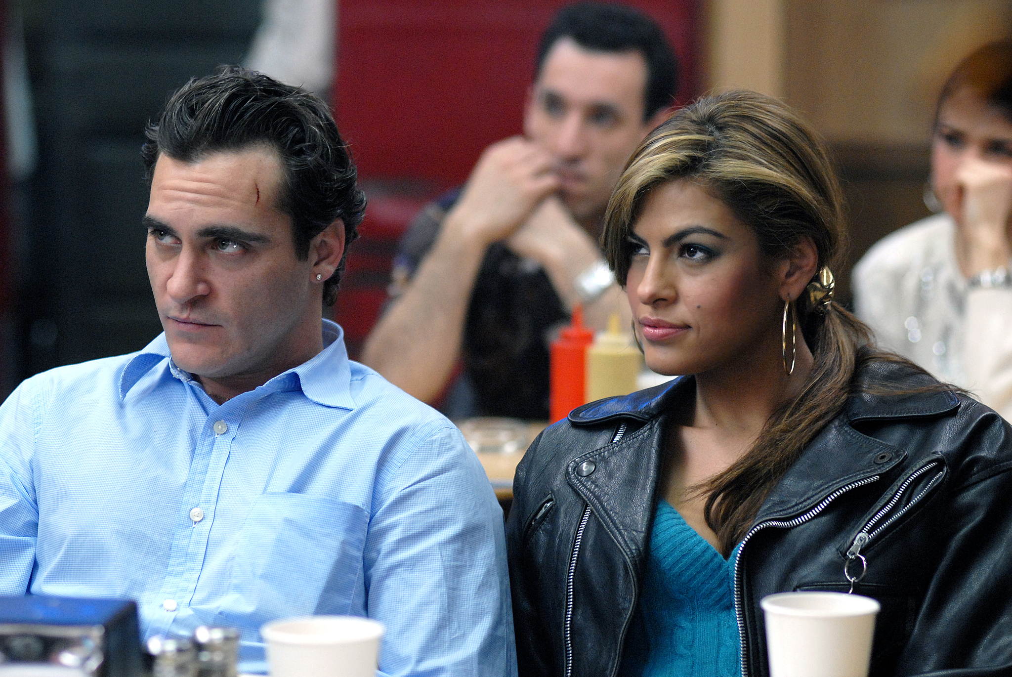 Still of Joaquin Phoenix and Eva Mendes in We Own the Night (2007)