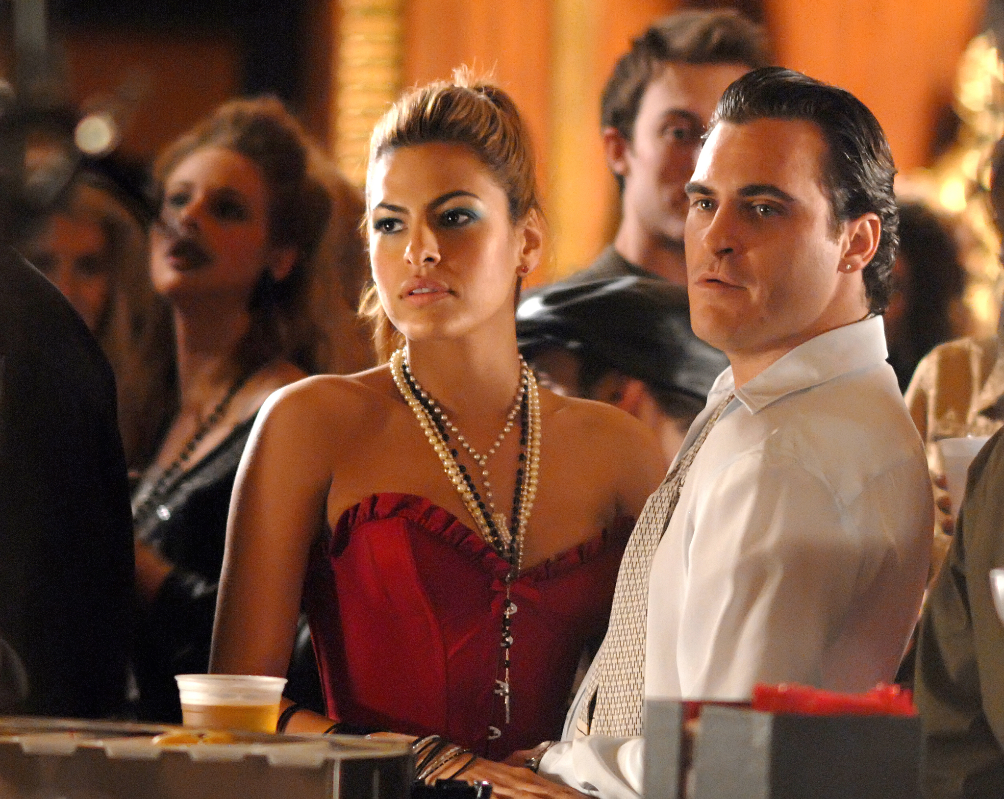 Still of Joaquin Phoenix and Eva Mendes in We Own the Night (2007)