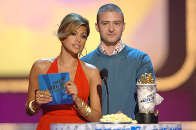 Justin Timberlake and Eva Mendes at event of 2006 MTV Movie Awards (2006)