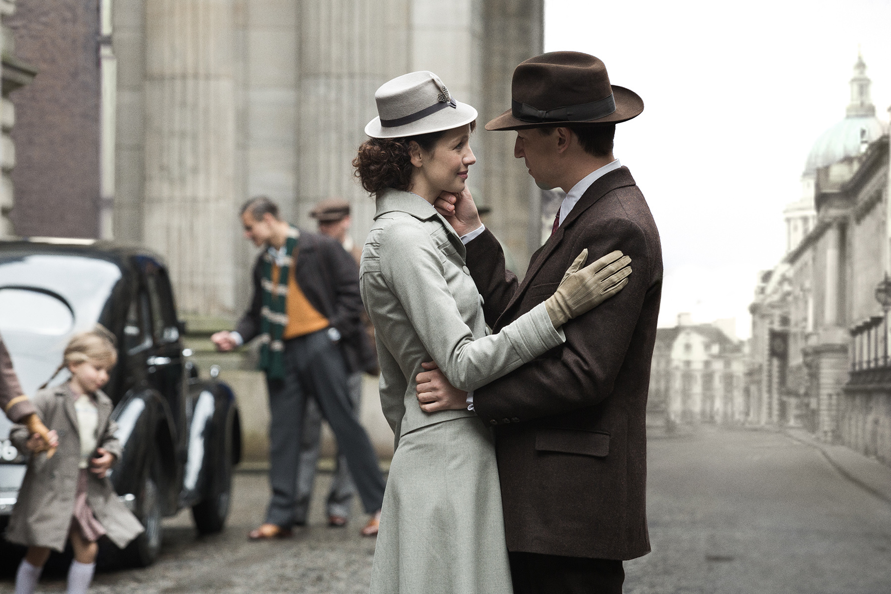 Still of Tobias Menzies and Caitriona Balfe in Outlander (2014)
