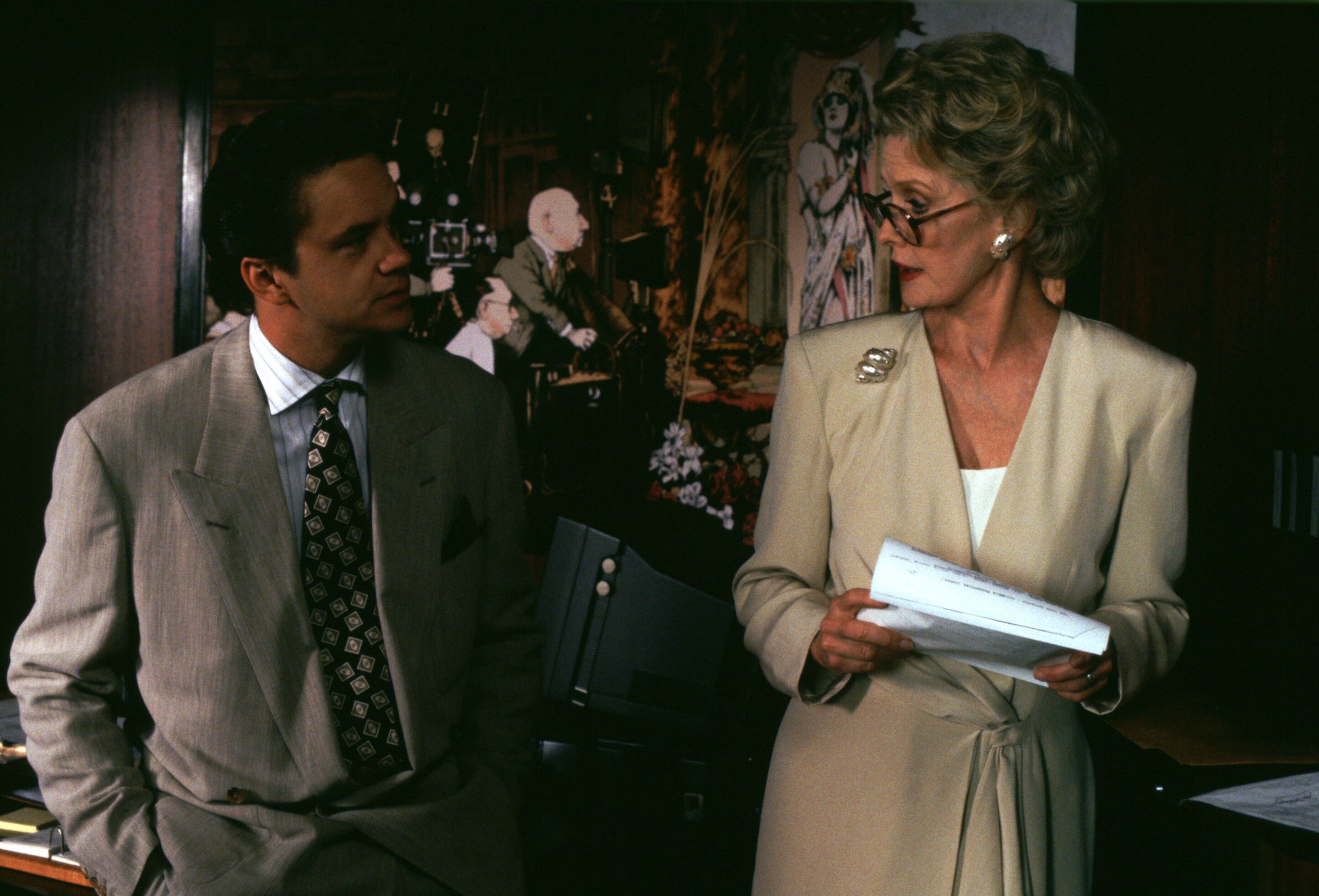 Still of Tim Robbins and Dina Merrill in Zaidejas (1992)