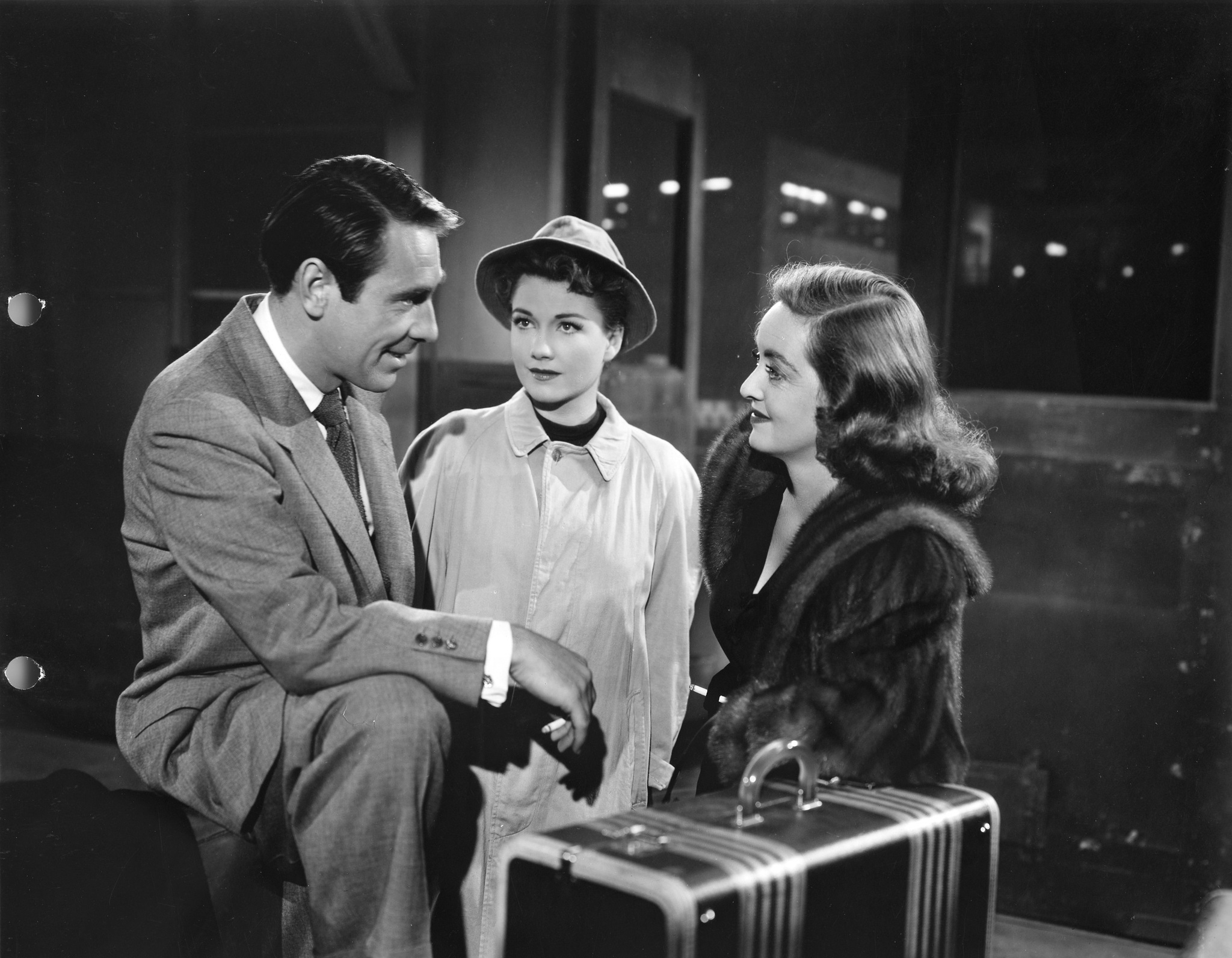 Still of Bette Davis, Anne Baxter and Gary Merrill in All About Eve (1950)