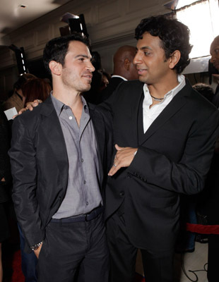 Chris Messina and M. Night Shyamalan at event of Setonas (2010)
