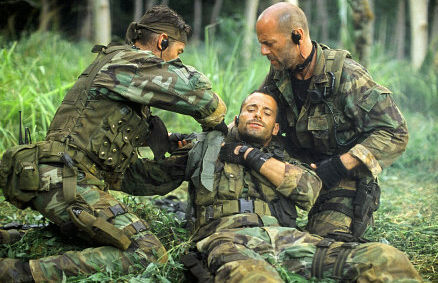 Still of Bruce Willis and Johnny Messner in Tears of the Sun (2003)