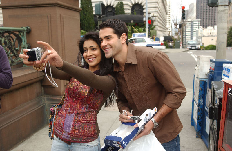 Still of Jesse Metcalfe and Shriya Saran in The Other End of the Line (2008)