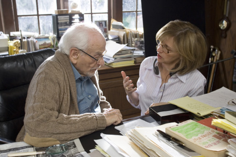 Nancy Meyers and Eli Wallach in The Holiday (2006)