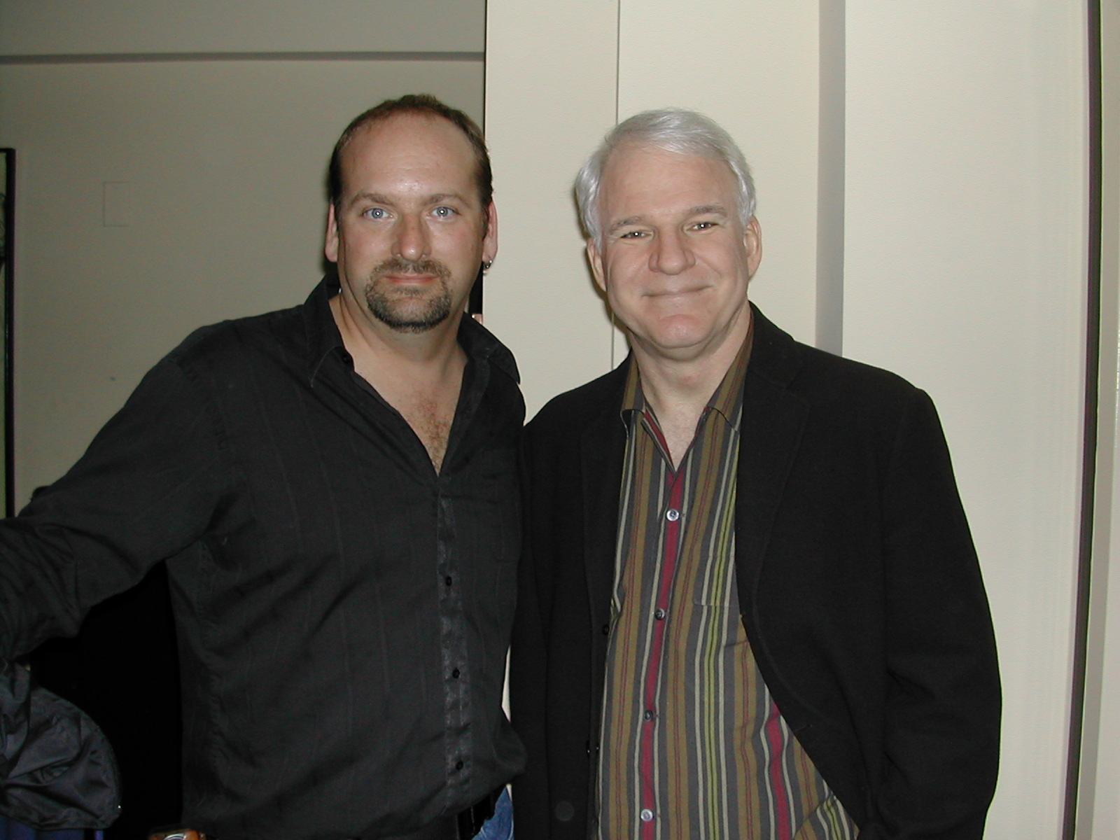 Mike Mickens with Steve Martin on set of Jiminy Glick in Lalawood.