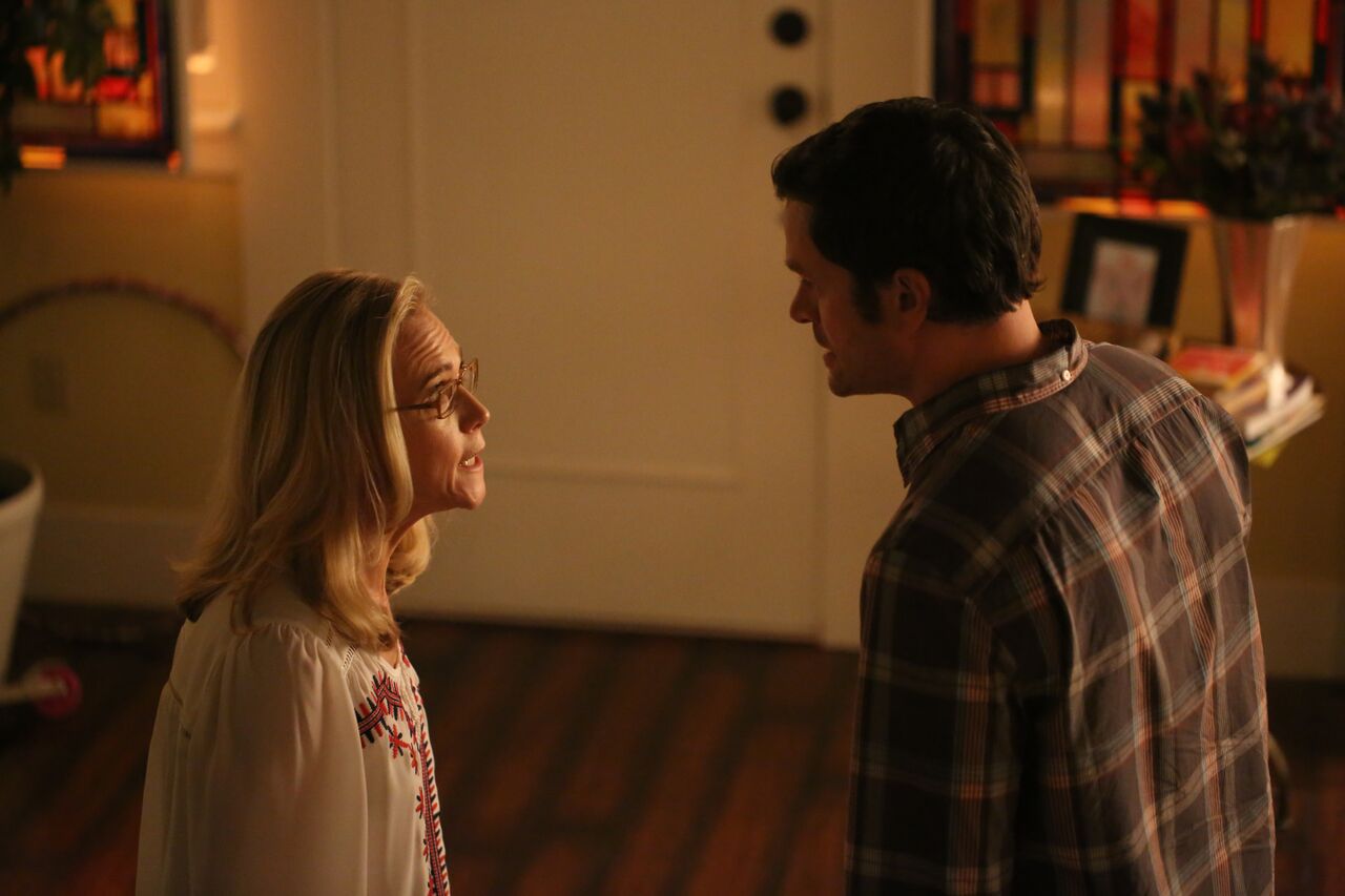 Still of Tracy Middendorf and Tom Everett Scott in Scream: The TV Series (2015)