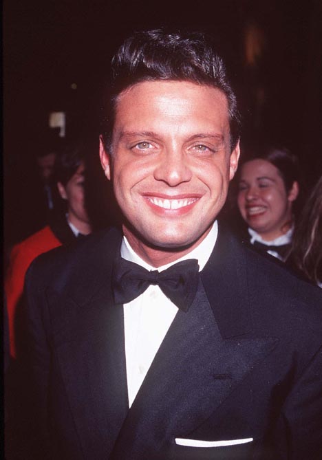 Luis Miguel at event of The 69th Annual Academy Awards (1997)