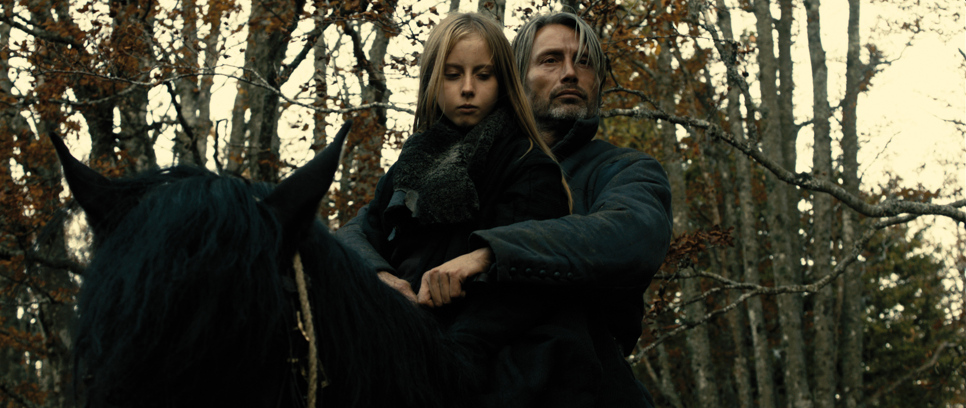 Still of Mads Mikkelsen and Mélusine Mayance in Michael Kohlhaas (2013)