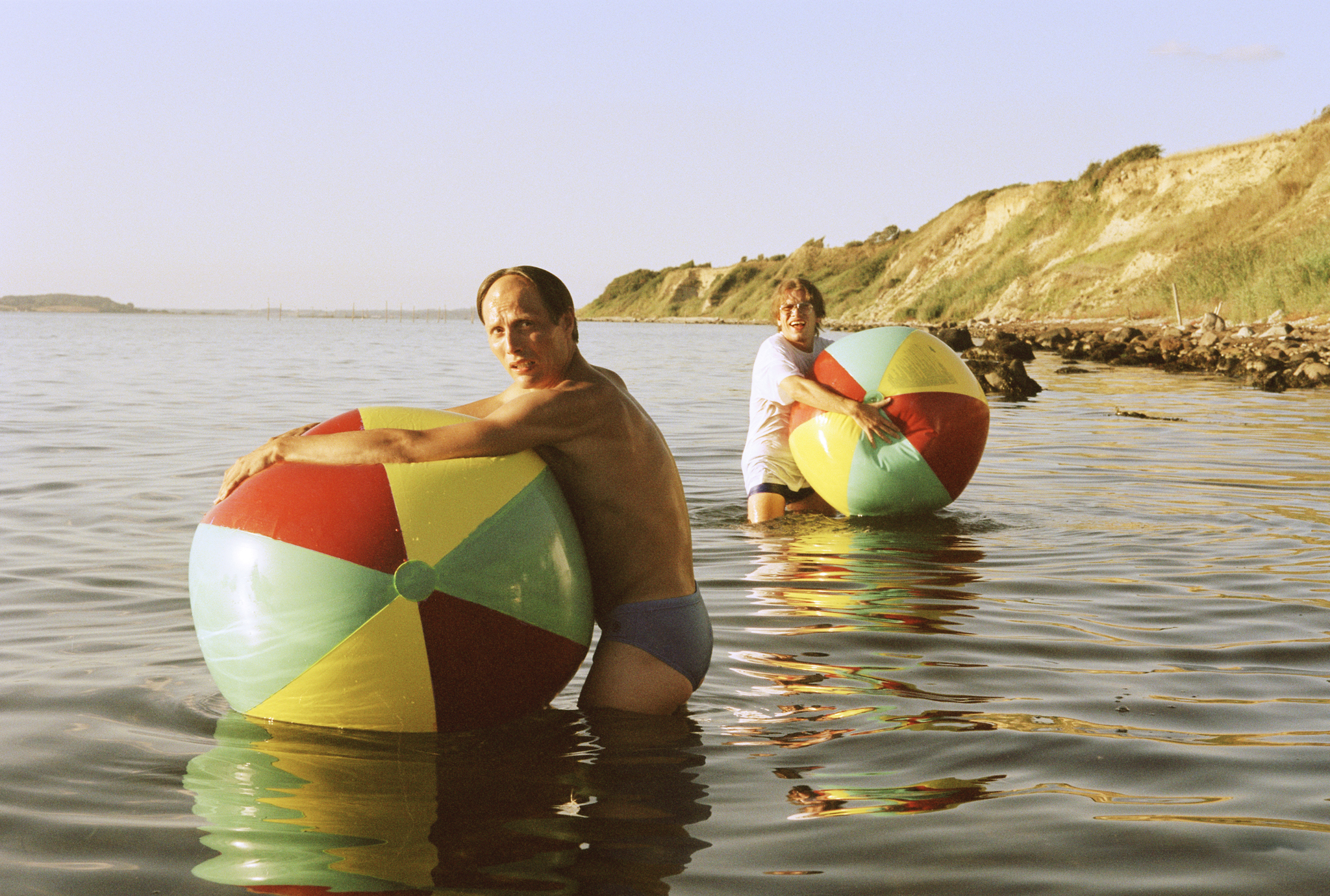 Still of Nikolaj Lie Kaas and Mads Mikkelsen in De grønne slagtere (2003)