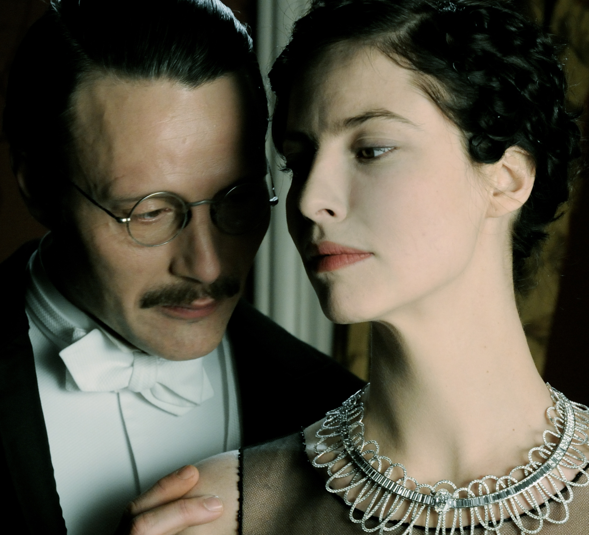 Still of Mads Mikkelsen and Anna Mouglalis in Coco Chanel & Igor Stravinsky (2009)