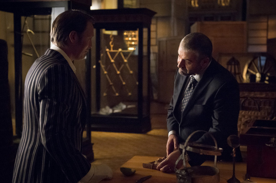 Still of Mads Mikkelsen and Fortunato Cerlino in Hanibalas (2013)