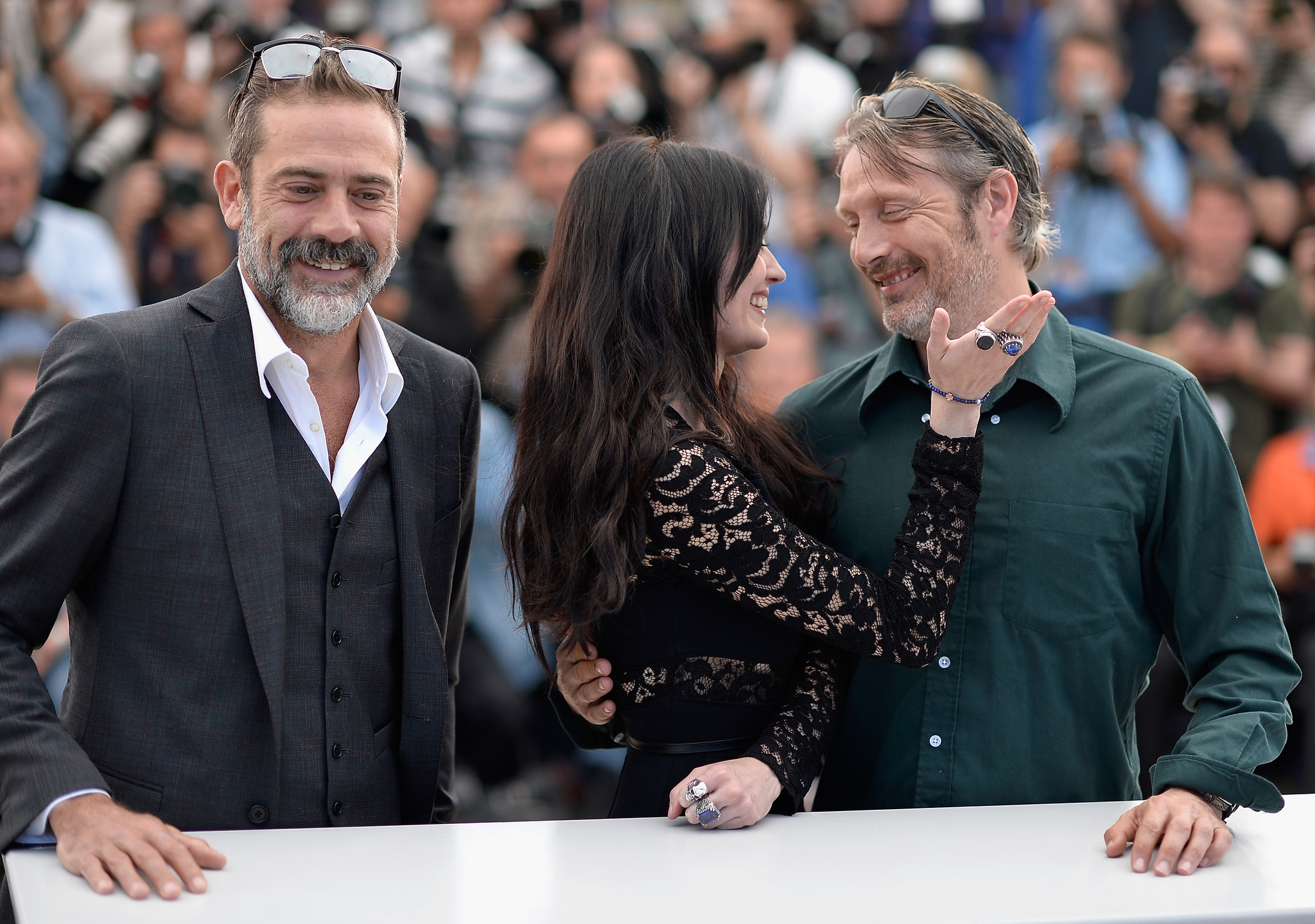 Mads Mikkelsen, Jeffrey Dean Morgan and Eva Green at event of The Salvation (2014)