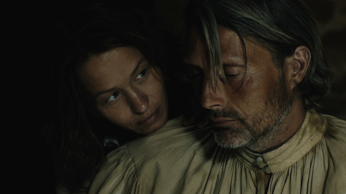 Still of Delphine Chanéac and Mads Mikkelsen in Michael Kohlhaas (2013)