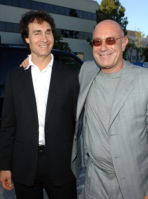Doug Liman and Arnon Milchan at event of Mr. & Mrs. Smith (2005)