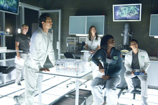 Still of Benjamin Bratt, Ricky Schroder, Viola Davis and Christa Miller in The Andromeda Strain (2008)