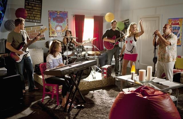 Still of Courteney Cox, Josh Hopkins, Busy Philipps, Ian Gomez, Christa Miller and Brian Van Holt in Cougar Town (2009)