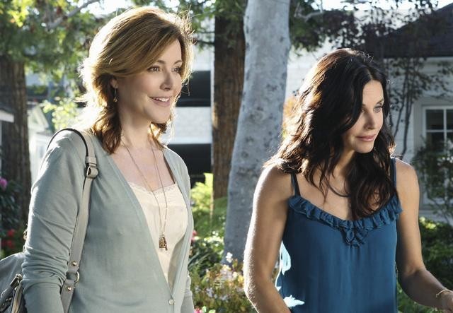 Still of Courteney Cox and Christa Miller in Cougar Town (2009)