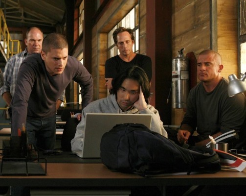 Still of William Fichtner, Wentworth Miller, Dominic Purcell and James Hiroyuki Liao in Kalejimo begliai (2005)