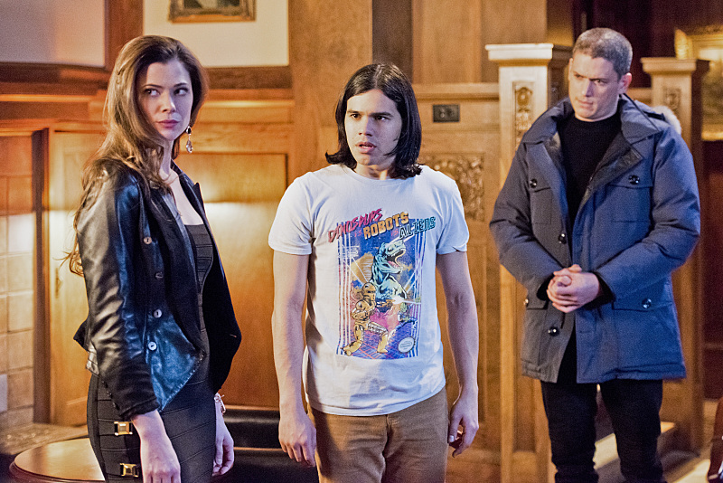 Still of Peyton List, Wentworth Miller and Carlos Valdes in The Flash (2014)