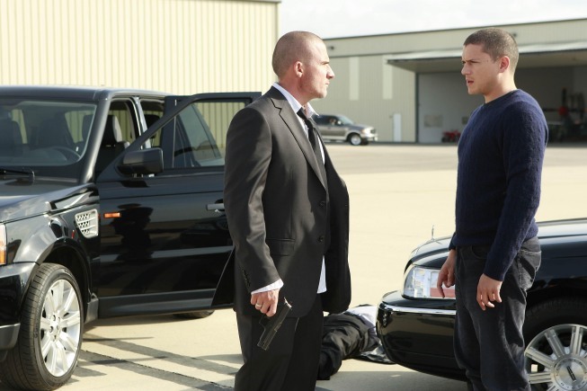 Still of Wentworth Miller and Dominic Purcell in Kalejimo begliai (2005)