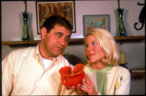 Still of Dan Lauria and Alley Mills in The Wonder Years (1988)