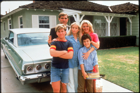 Still of Fred Savage, Olivia d'Abo, Jason Hervey, Dan Lauria and Alley Mills in The Wonder Years (1988)