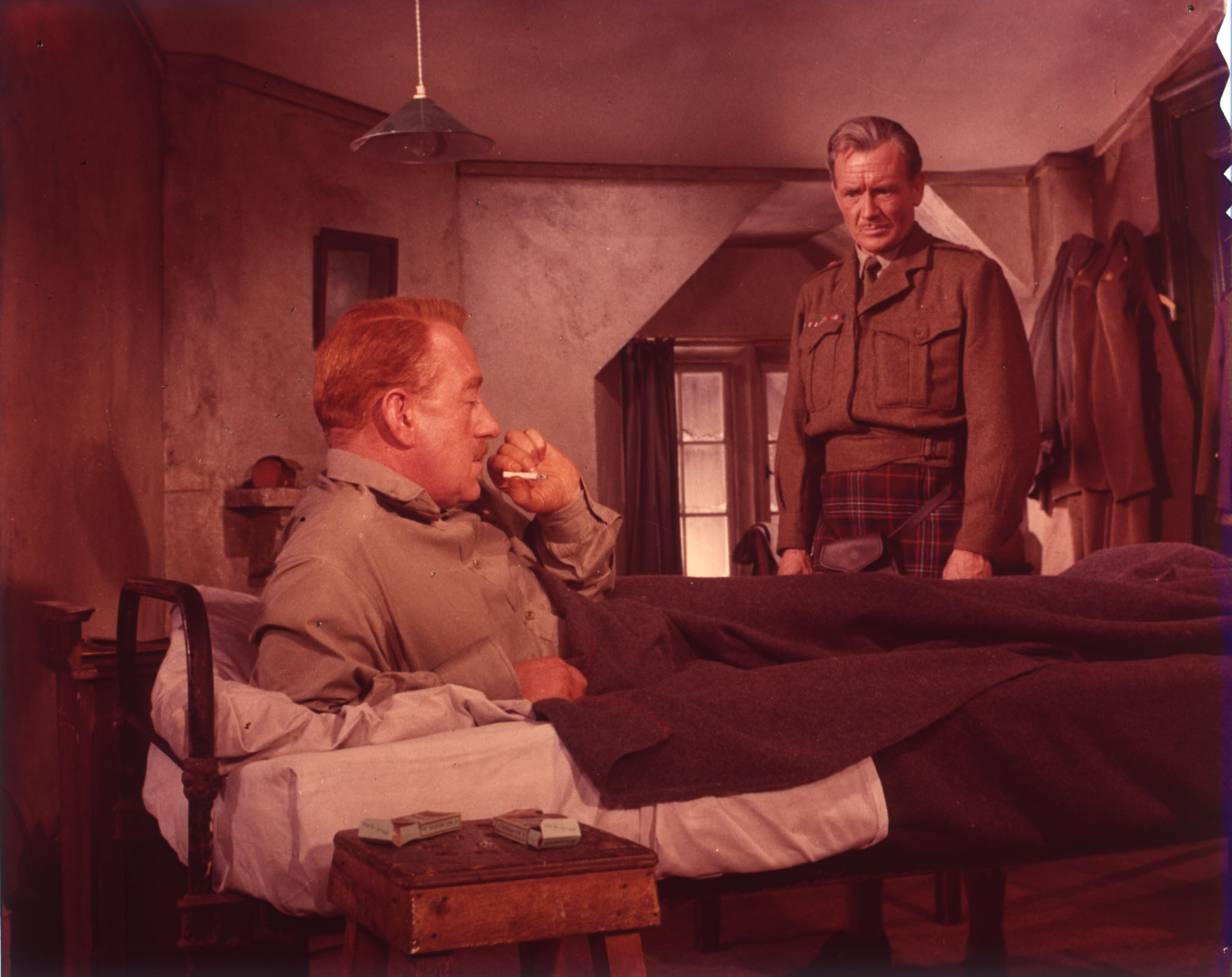 Still of Alec Guinness and John Mills in Tunes of Glory (1960)