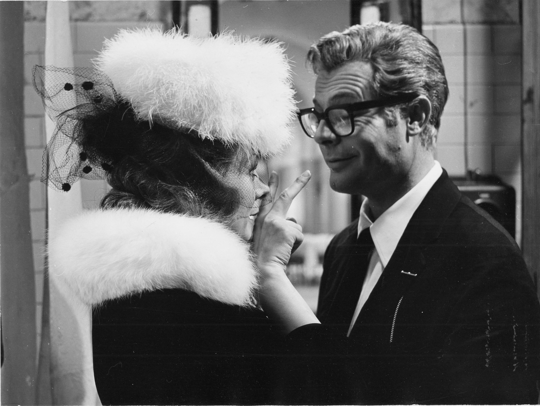 Still of Marcello Mastroianni and Sandra Milo in 8½ (1963)