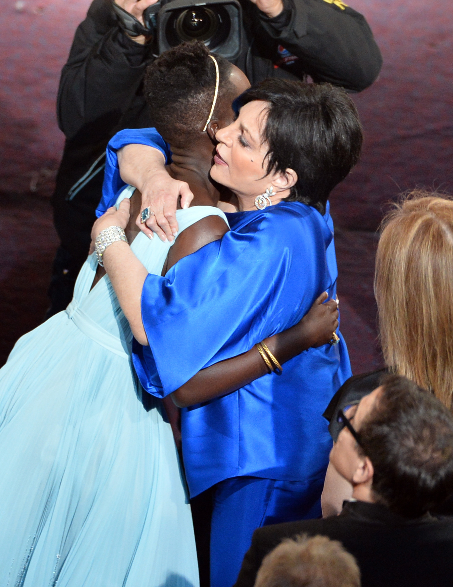 Liza Minnelli and Lupita Nyong'o at event of The Oscars (2014)