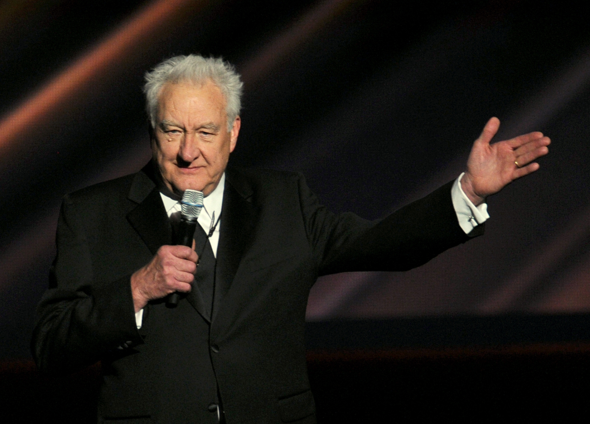 Don Mischer at event of The 64th Primetime Emmy Awards (2012)