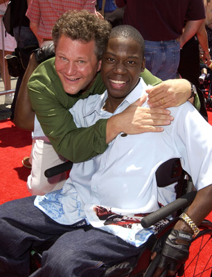 Peter Hastings and Daryl Mitchell at event of The Country Bears (2002)