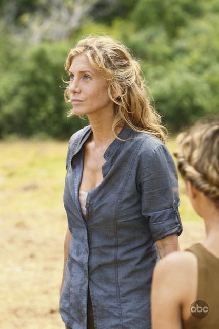 Still of Elizabeth Mitchell in Dinge (2004)