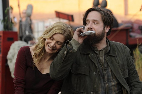 Still of Elizabeth Mitchell and Zak Orth in Revolution (2012)