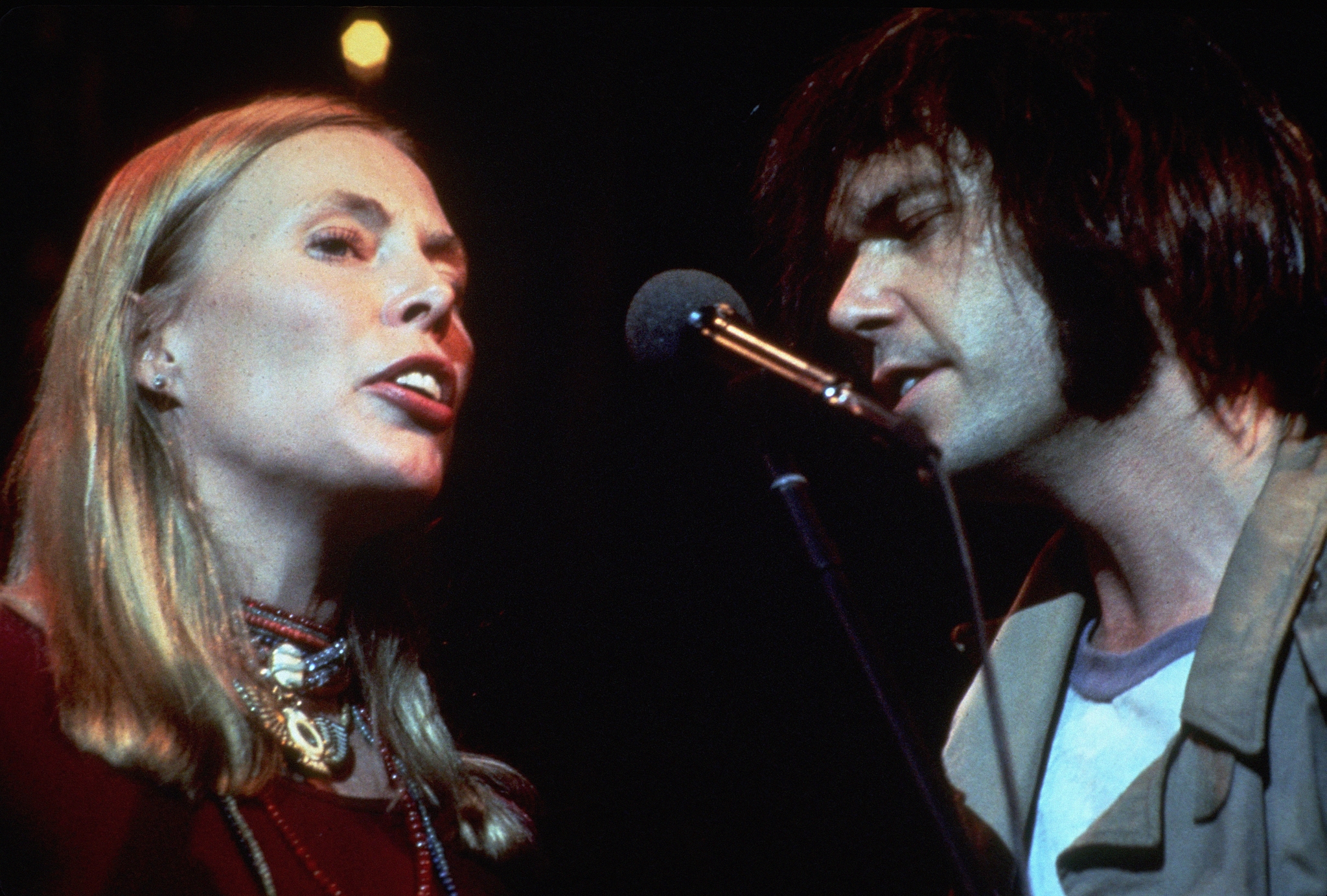 Still of Joni Mitchell and Neil Young in The Last Waltz (1978)