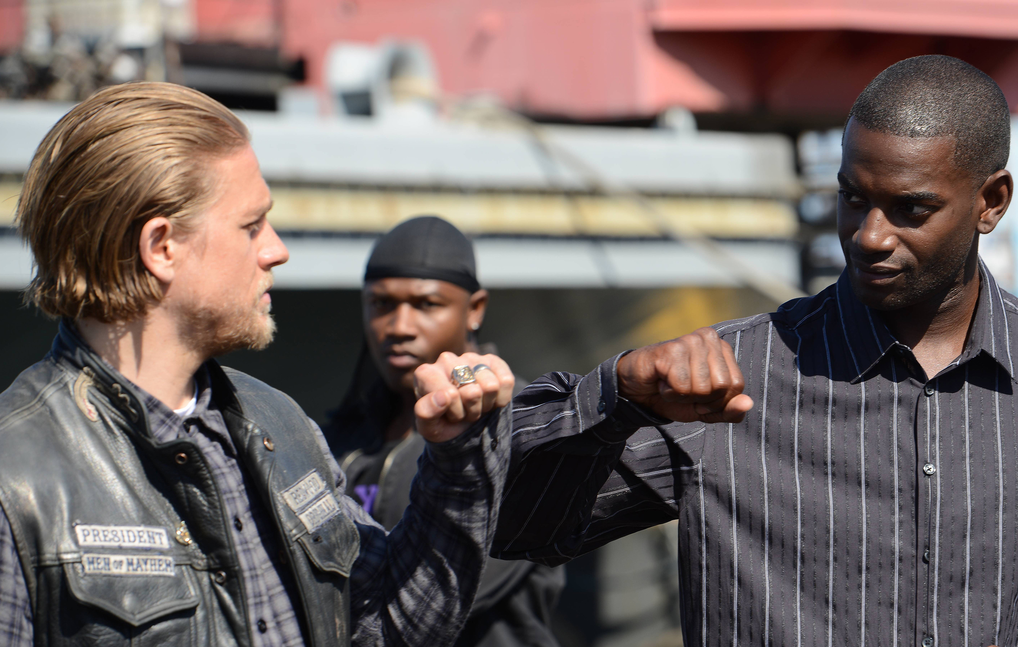 Still of Charlie Hunnam and Mo McRae in Sons of Anarchy (2008)