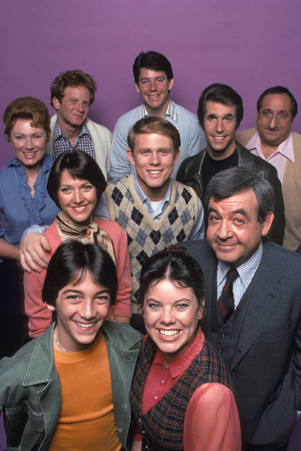 Ron Howard, Scott Baio, Henry Winkler, Marion Ross, Tom Bosley, Al Molinaro, Erin Moran, Don Most and Anson Williams in Happy Days (1974)