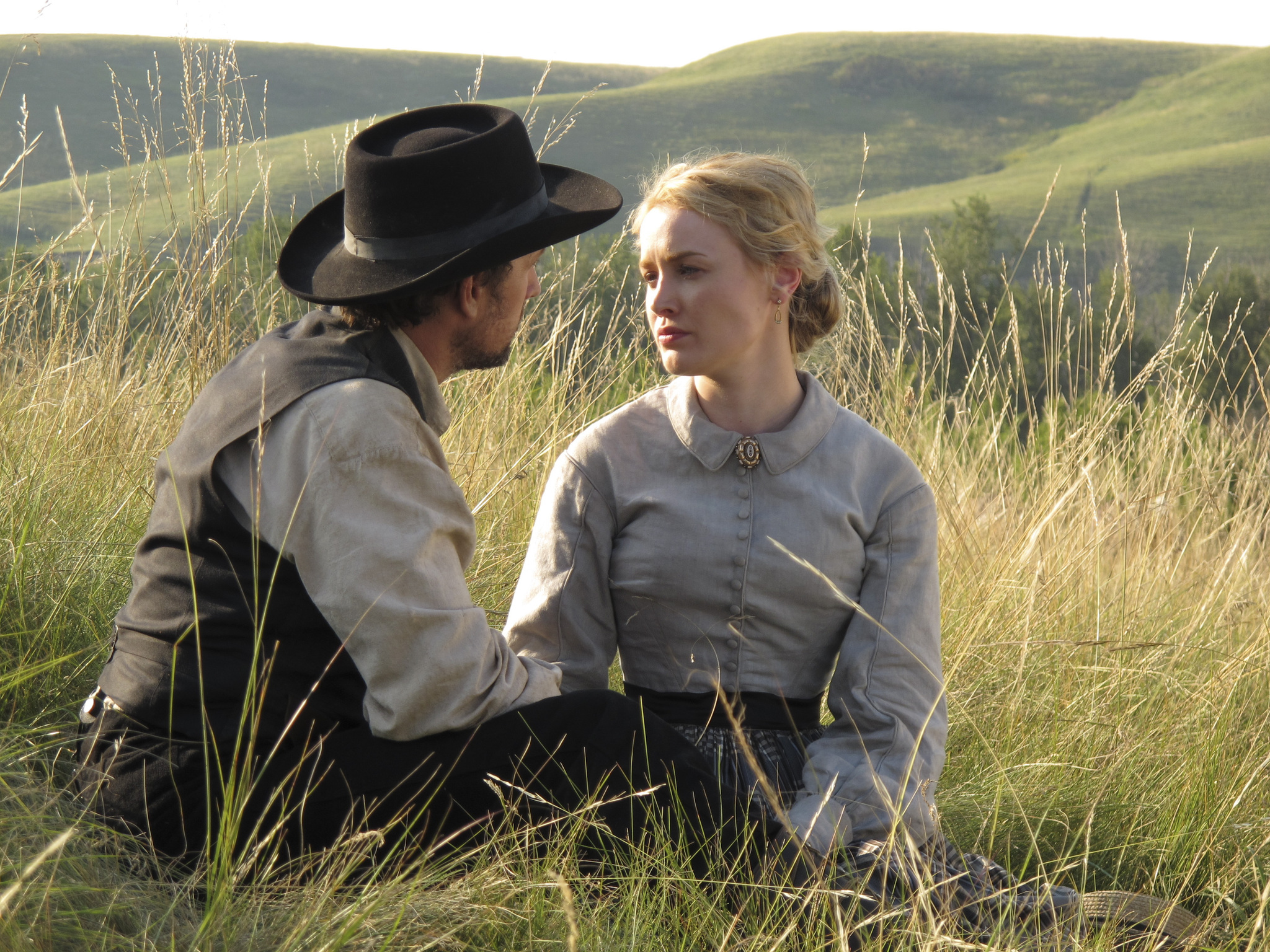 Still of Robert Moloney and Dominique McElligott in Hell on Wheels (2011)