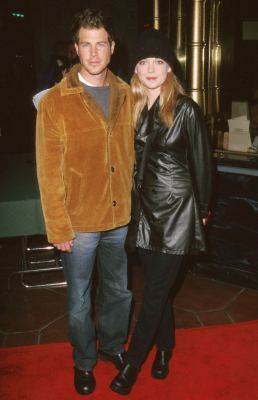 Marisa Coughlan and Dan Montgomery Jr. at event of Reindeer Games (2000)