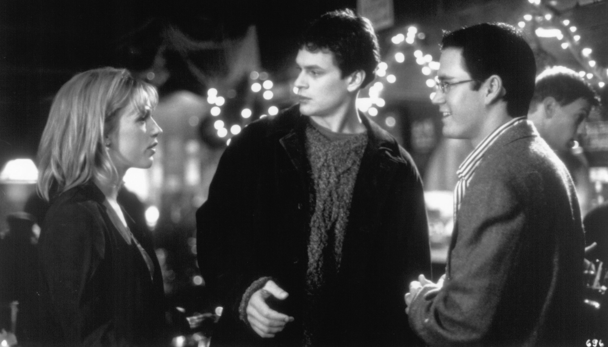 Still of Mark-Paul Gosselaar, Poppy Montgomery and Tom Everett Scott in Dead Man on Campus (1998)