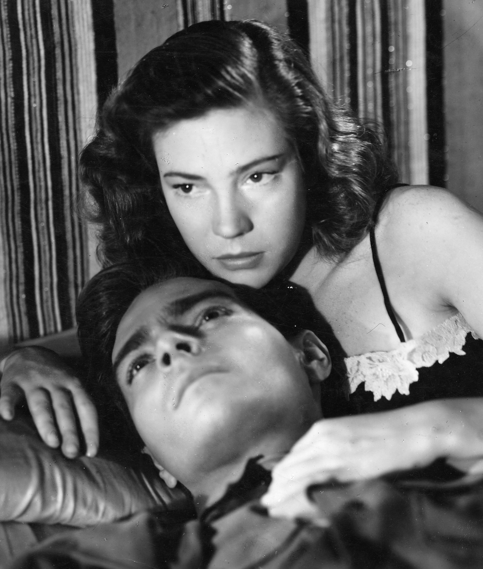 Still of Maria Michi and Gar Moore in Paisà (1946)