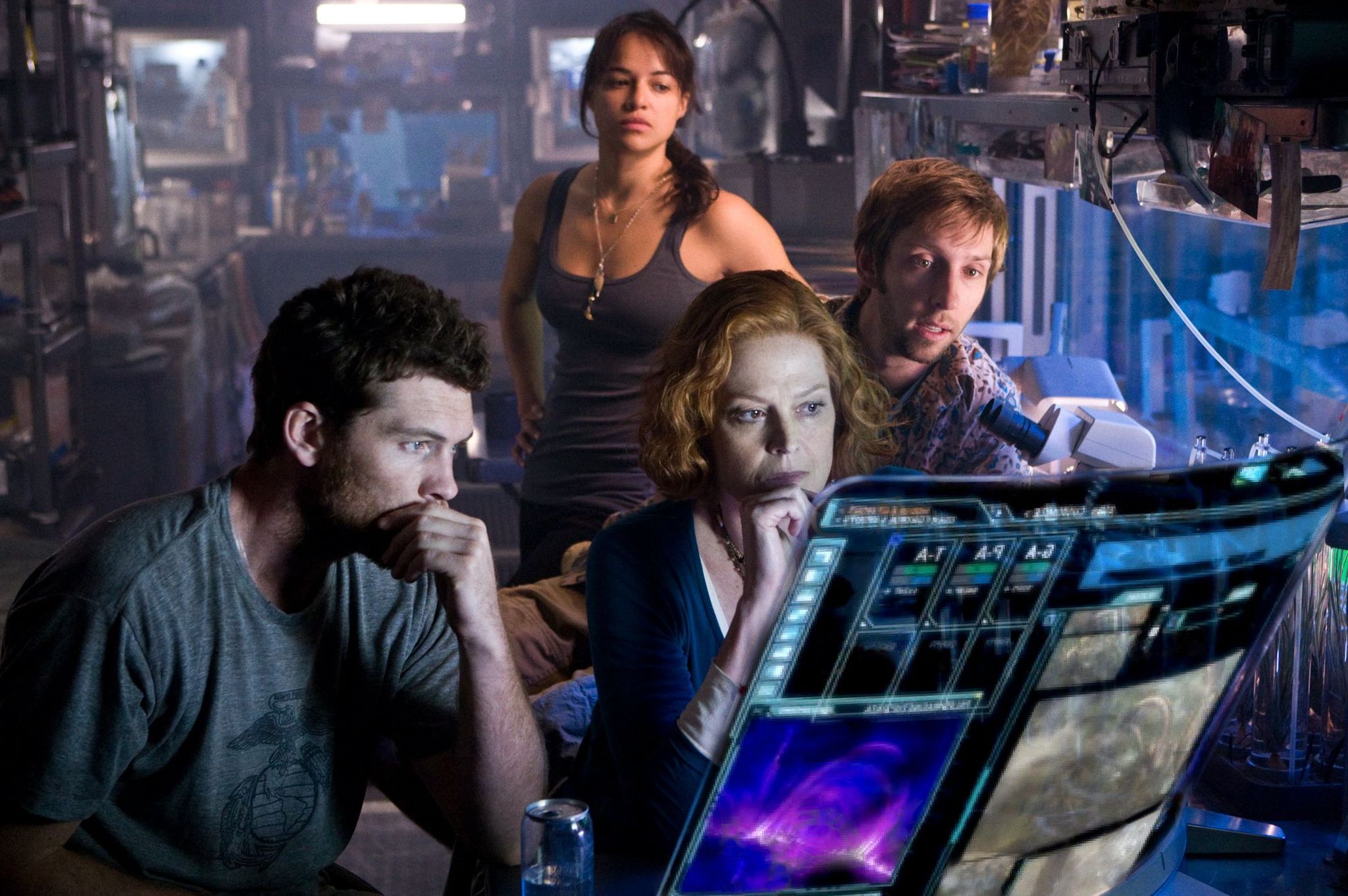 Still of Sigourney Weaver, Joel David Moore, Michelle Rodriguez and Sam Worthington in Isikunijimas (2009)